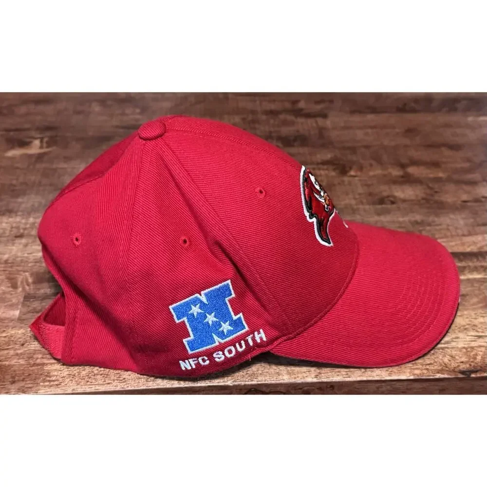 Vintage Reebok NFL Tampa Bay Buccaneers Flag Logo Cap Red Hat
